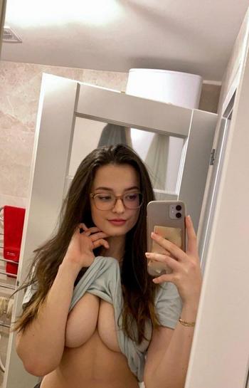 941-525-5282, 24  female escort, Grand Rapids